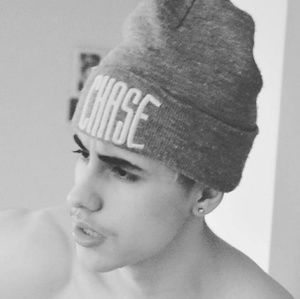 Meet your Posher, Danika